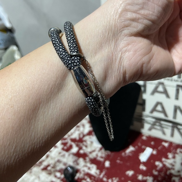Vegan Leather Stingray Pattern Bracelet. Magnetic Close Rhinestone - Picture 2 of 4